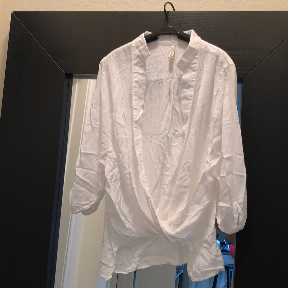 Clear Out Elan Wrap Front White Tunic - image 2